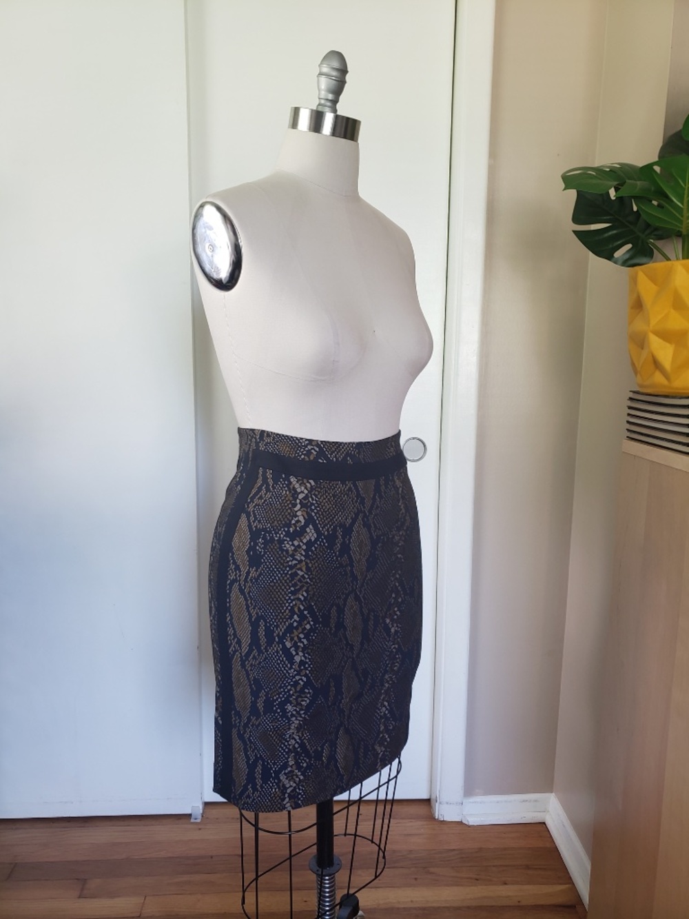 DVF Diane von Furstenberg Framed Python Skirt Size 6 NEW